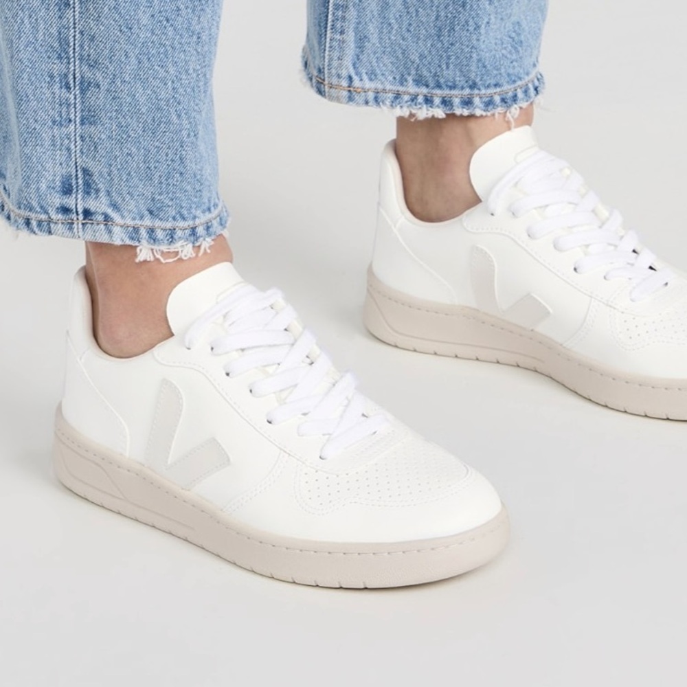 Veja V-10 Sneakers (Womens 7)